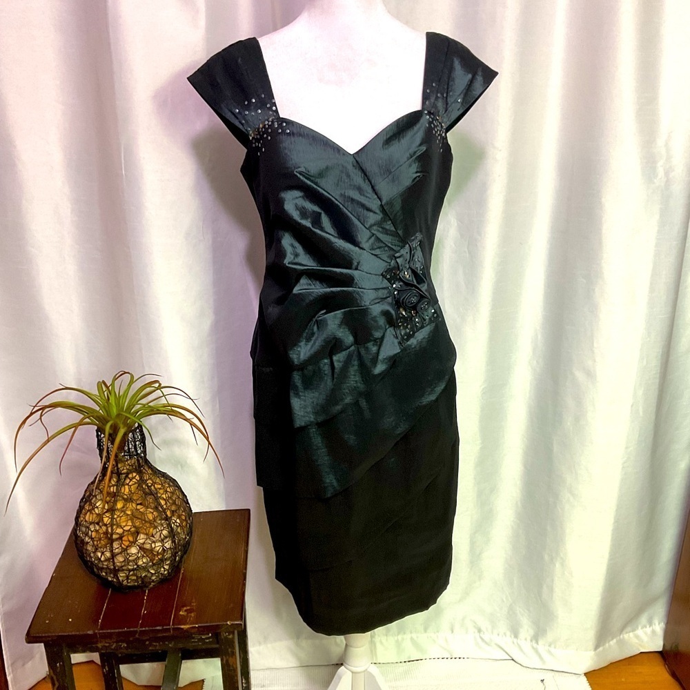 Laura Ashley Dark Green Vintage Cocktail Dress Sweetheart Neckline ( 1980’s )